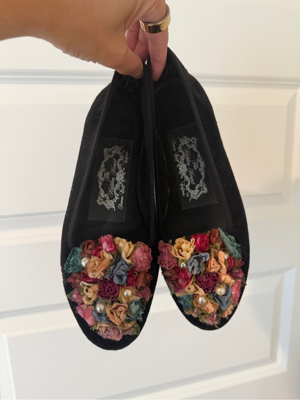 Black Velvet Floral Appliqué Women's Ballet Flats